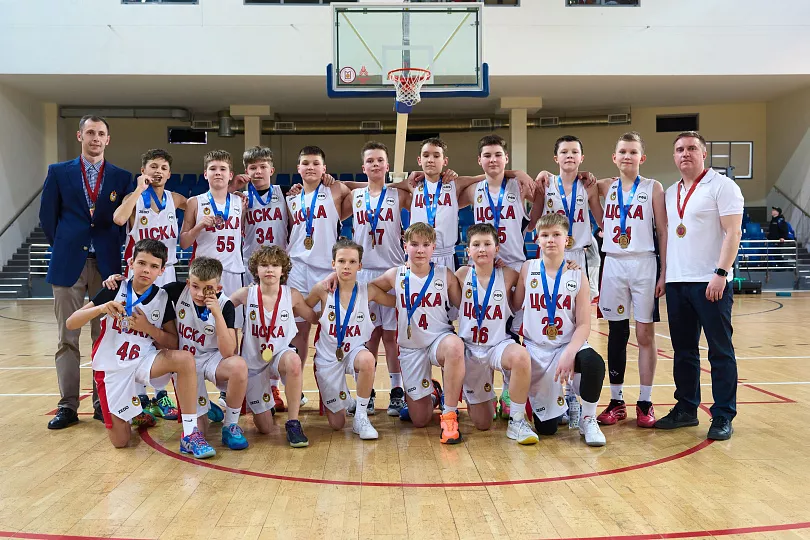 Спортивная группа по баскетболу в крытом легкоатлетическо-футбольном комплексе ЦСКА